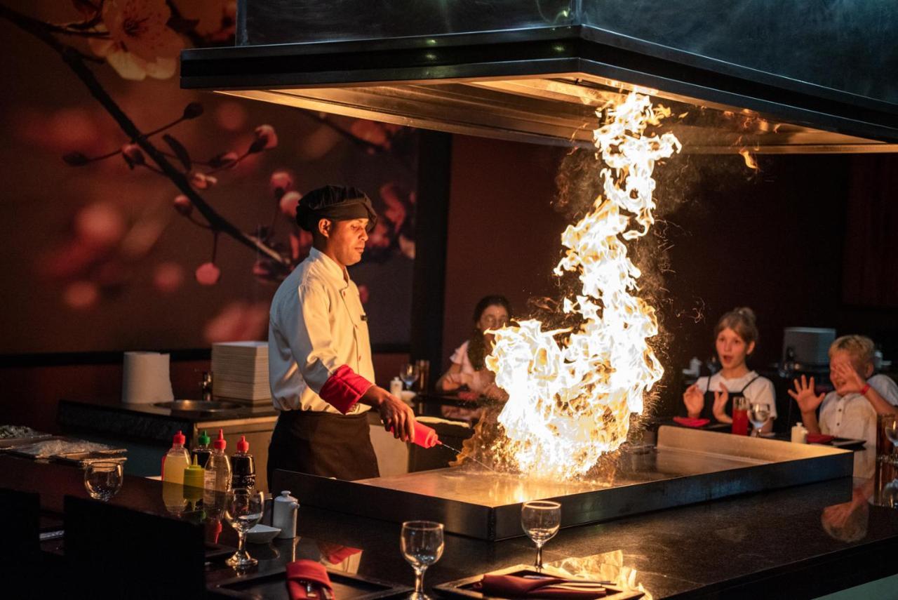 Grand Sirenis Punta Cana Resort & Aquagames Uvero Alto Eksteriør bilde Teppanyaki cooking