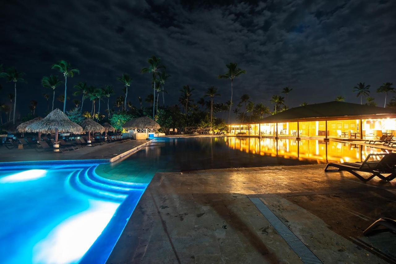 Grand Sirenis Punta Cana Resort & Aquagames Uvero Alto Eksteriør bilde The resort at night