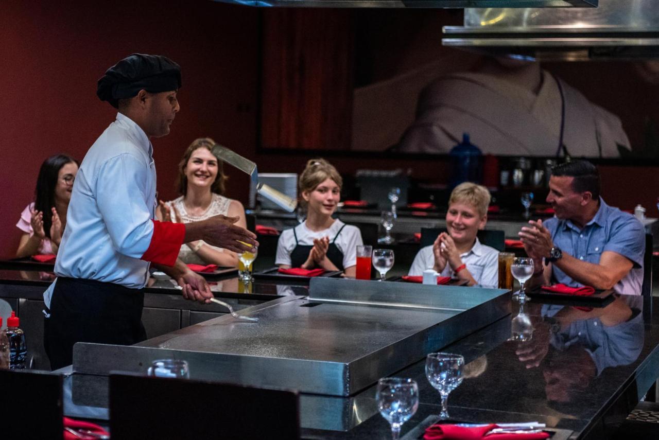Grand Sirenis Punta Cana Resort & Aquagames Uvero Alto Eksteriør bilde A cooking class at the Culinary Institute of New York at Westchester
