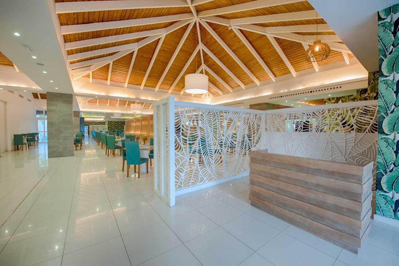 Grand Sirenis Punta Cana Resort & Aquagames Uvero Alto Eksteriør bilde The interior of the airport