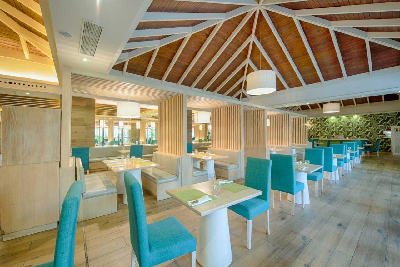 Grand Sirenis Punta Cana Resort & Aquagames Uvero Alto Eksteriør bilde The restaurant at the hotel