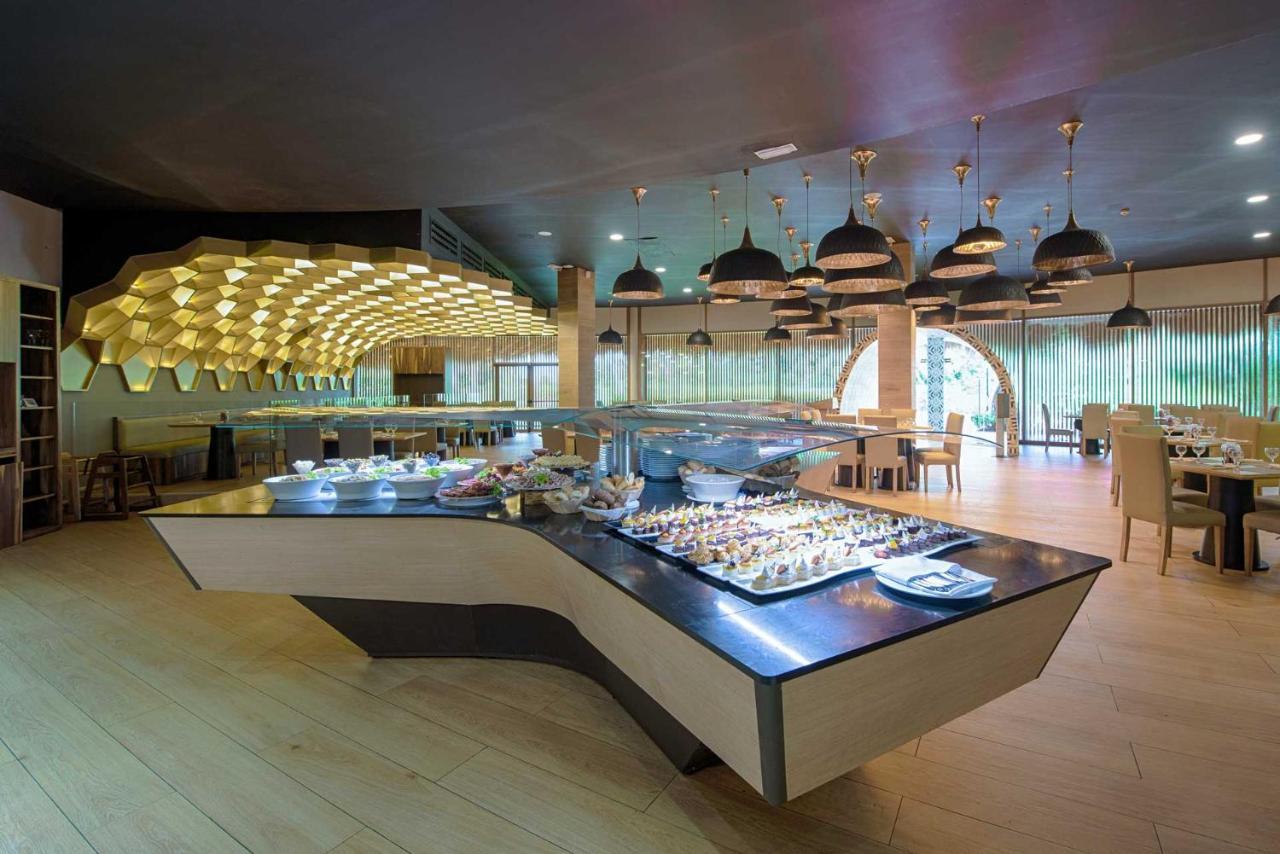 Grand Sirenis Punta Cana Resort & Aquagames Uvero Alto Eksteriør bilde The restaurant
