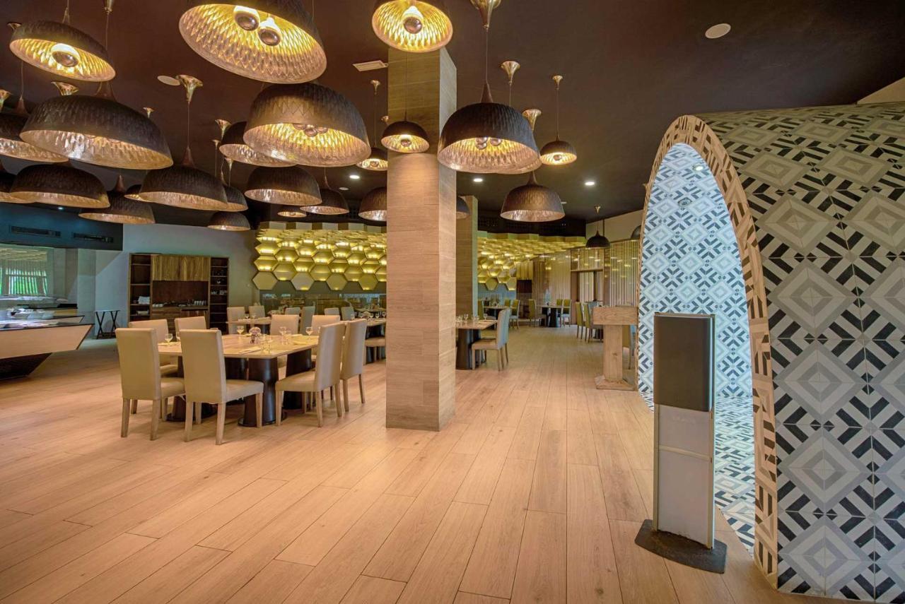 Grand Sirenis Punta Cana Resort & Aquagames Uvero Alto Eksteriør bilde The interior of the restaurant