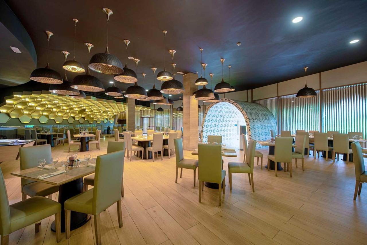 Grand Sirenis Punta Cana Resort & Aquagames Uvero Alto Eksteriør bilde Restaurant interior
