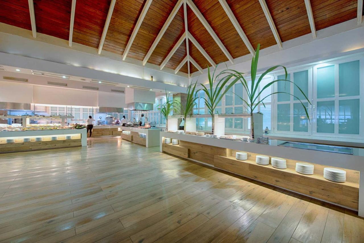 Grand Sirenis Punta Cana Resort & Aquagames Uvero Alto Eksteriør bilde The interior of the airport's main terminal