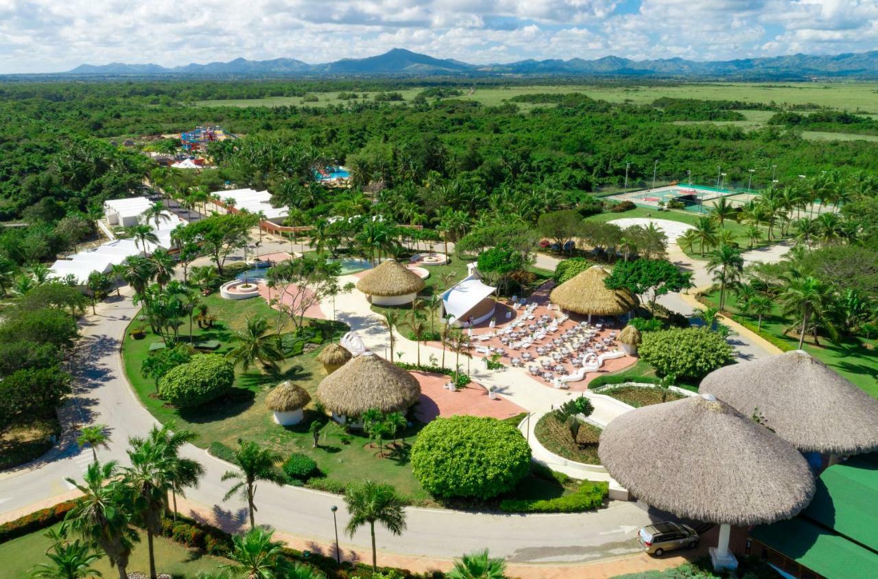 Grand Sirenis Punta Cana Resort & Aquagames Uvero Alto Eksteriør bilde Aerial view of the resort