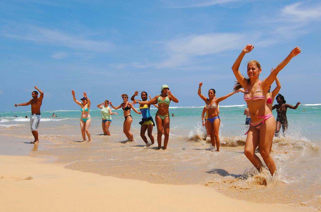 Grand Sirenis Punta Cana Resort & Aquagames Uvero Alto Eksteriør bilde Zumba on the beach