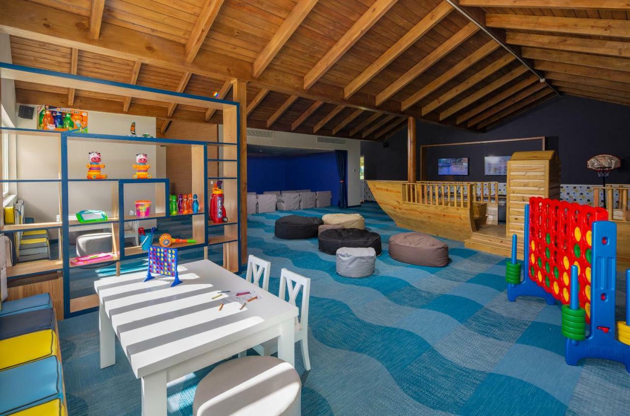 Grand Sirenis Punta Cana Resort & Aquagames Uvero Alto Eksteriør bilde The Kids Club at the Sheraton Maldives Resort & Spa