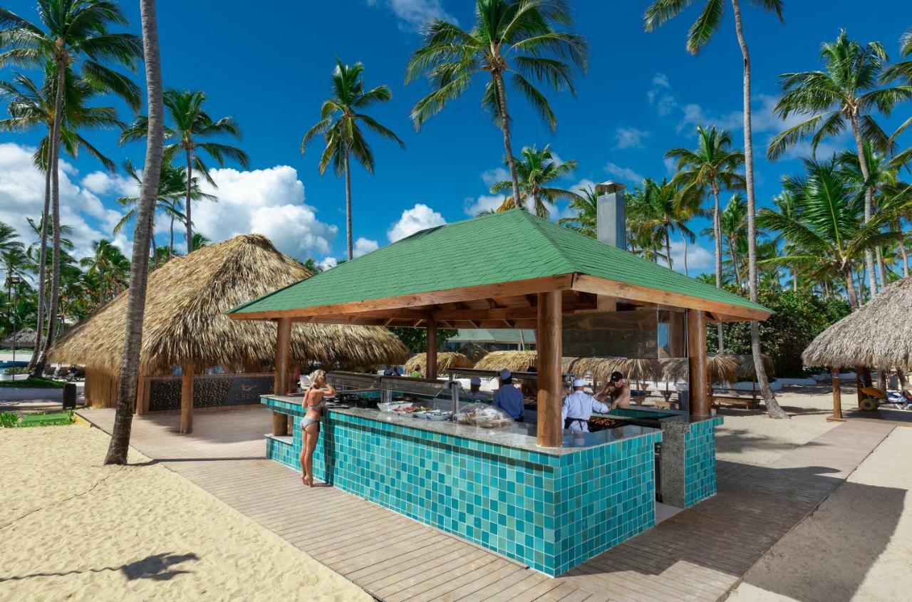 Grand Sirenis Punta Cana Resort & Aquagames Uvero Alto Eksteriør bilde A beach bar in Punta Cana, Dominican Republic
